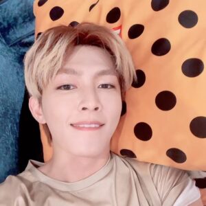 Aaron Yan Instagram - 晚安囉！花蓮慈濟的朋友😘

送上不專業睡前照🤪