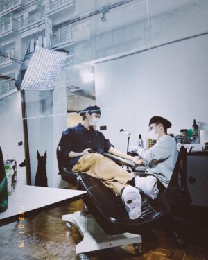 Aaron Yan Instagram - #altruism 
想了很久，始終沒有找到一個我想放在身上的字，直到有一天看到一段話

“Compassion, Along With Love , Is The Face Of Altruism “
知道這個字幫助過我無數次，也是我心底最底層的能量，所以希望自己無論在什麼時候，尤其拿著麥克風時能看到他，提醒自己，給予無私的愛，是我來到世界上最重要的使命。