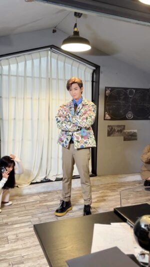 Aaron Yan Instagram - 炎亞綸 Aaron Yan
’地質學家 (Geologist)‘ Special Video 4

特邀短影音創作者 Short film Videos
黑糖鮮茶🍼、花生米🔹、愛跳舞的Diva
@en_lozo @abby_0999 @diva.dancer 

#炎亞綸 #地質學家 #AaronYan #Geologist