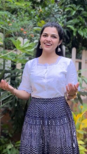 Aarya Ambekar Instagram - What a bliss to cover your own songs.!! This is a token of gratitude from me, for you all, everyone!! For all the love that got abundantly showered on these 4 songs of mine that released this year!!🧿❤️ Full video out on my YouTube channel #AaryaSAOfficial . Link in the story and broadcast channel!
[Choru chorun crossed 2M (entirely organic) views! Toch Aahe 5M, Tu Aai Honar 1M!]