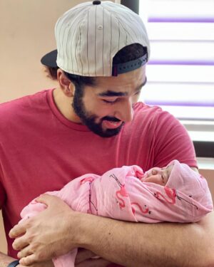 Aashirman DS Joshi Instagram - World, meet my cutie niece Ayanka ⭐️ Another ♍️ in the fam ☺️