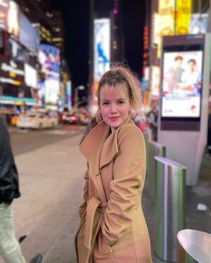 Abbie Cobb Instagram - LA➡️NYC➡️LA
Speaking, writing, crying, auditioning, dancing, learning, hiking, laughing, exploring, repeat 🌈

📸 thank you @stephanielsamuel for being my 👭