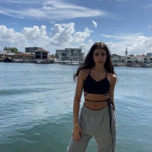 Abby Bergman Instagram - Thank you so much @haimzwear for the gorgeous goodies you gifted me for my birthday 💕 Im wearing the Wrap Crop and the Puff Print Tee. I’ll be wearing these all summer!!
#croptop #croptopstyle #activewear #activewearaddict #sportychic #chilloutfit #chilled #chill #greytrackies #youngactor #modelstyle #modelfit #modelfitness #bikinitop #stunnersoninsta #beautifulgirls #beauty #longhairgoals #longhairgirls #girlmodels #teenmodel #melbourneinfluencer #gifted #birthdaygifts @cameo @cameoaustralia