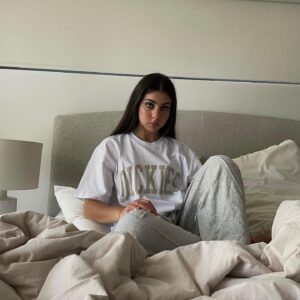 Abby Bergman Instagram - i am so so so so in love with the clothes Dickies sent me this week! Use my code ABBY15 which gives you a 15% discount off all full priced items! Shop my look and explore @dickies_anz amazing range of high quality clothes  and more! Thank you so much @dickies_anz 🤍🤍🤍