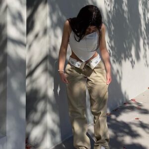 Abby Bergman Instagram - holidays yayyyy ☀️
.
.
.
.
.
.
.
.

I’m wearing my favorite @dickies_anz pants and my @universalstore silky white top 🤍🤍🤍🤍🤍🤍