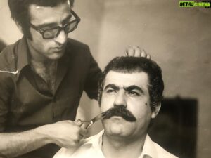 Abdollah Eskandari Instagram - فکرکردم ازامروزعکسهای قدیمی ازهنرمندان وپشت صحنه فیلمها را برای شما ودوستا خبرنگاران عزیزپست بزارم
.
.
.
- [ ] .
.
.
#sculpture #sculptureart #makeup #makeupartist #professional #professionalartist #professionalmakeupartist #creativecharacters #creativity #handmaidart #handcraft #handcrafted #characterart #characterdesign #characterconcept #artist #art  #cinema #iran #cinemairan #teater #iranteater #iranianartist