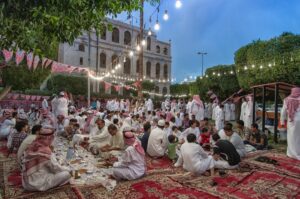 Abdulaziz Alshehri Instagram - 😴🌹 الله يحييك يا رمضان كمني أحبه والهمة يا جماعة في الطاعة والله يجعلنا وإياكم من الصائمين والقائمين ولا بأس من السعاده بالليالي الرمضانية 😍 
تصوير الفنان
📸 @dhaferphoto