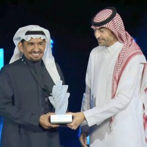 Abdullah Al Sadhan Instagram - تكريمي في مهرجان آلبحر ألأحمر السينمائي مع الاستاذ محمد التركي مدير المهرجان .