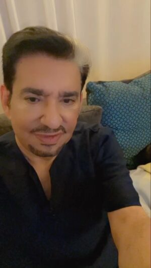 Abdullah Al Sadhan Instagram - قاعد جنبها الين تقوم اما انا لن اصحيها ، ارد جزء من جميل تعلقها بي 💕