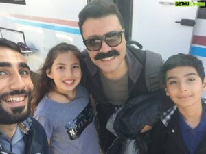 Abdurrahman Tutar Instagram - Çok yakında #eskiköyeyeniadet filmi  @julisanat yapım ile geliyor. @morrissanat  topluluğunun @moyyistiyatro çocuk oyuncularının da rol aldığı efsane komik bir film muhtesem hikaye ile karşınıza çıkacak. ☺ Çanakkale Cast:  @cast17_official #julisanat #morrissanat #moyyistiyatro #bulentemrahparlak #nailkirmizigul #burcugonderparlak #gulhantekin #hakibicici #gursugur #osmanakca #fusundemirel #meltemyilmazkaya #muhammedcangoren #alirizakubilay #alirizatanyeli #abdurrahmantutar #elvanaltinok #furkanmuratkalkan #bkm #atutarr