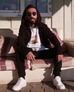 Abdurrahman Tutar Instagram - Kendin olarak yaşamadığın her saniye, başkası olarak ölmeye mahkum bırakacak seni.