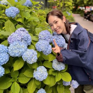 Abe Junko Instagram - 𓂃◌𓈒𓐍 

梅雨がまだ来ないなんて。
紫陽花もびっくりだろなっ🫢🫢