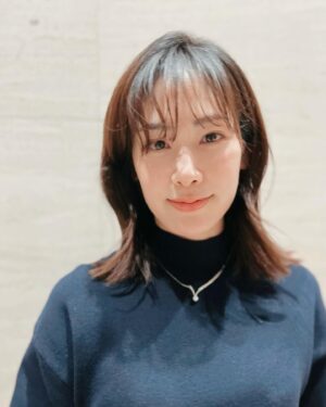 Abe Junko Instagram - 💙

朝起きた時、肌寒く感じて
昨日は少し着込みすぎてしまいました。

ほんと、過ごしやすい季節になってきましたね♡

最近は隙間時間にラジオを聴いています📻🎧
ラジオは「聴く」もの。
でも聴いているうちに、引き込まれて自分もその会話に参加しているかのような錯覚を覚えます。
そのおもしろさを再発見中です♡