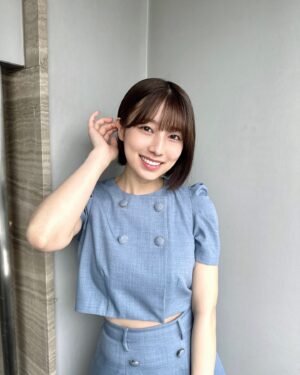 Abe Wakana Instagram - お腹がちらりしちゃう丈です🫣
何枚目が良いですか？
#redyazel#セットアップ#code#夏#fyp