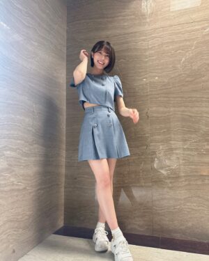 Abe Wakana Instagram - お腹がちらりしちゃう丈です🫣
何枚目が良いですか？
#redyazel#セットアップ#code#夏#fyp