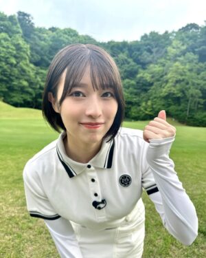 Abe Wakana Instagram - ゴルフ！

初めてコース行ったよ〜🏌️‍♀️(まだ回ってはいない)
めっちゃ気持ち良かった！！

濱弥早プロに教えて頂きました！
ありがとうございました☺️

YouTube「裏なんばちゃん」にて金曜22時に動画公開！
ぜひ緑を感じながらご覧ください⛳️

#全部顔に出るタイプ
#ゴルフ#ゴルフウェア#golf