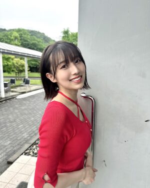 Abe Wakana Instagram - 赤が大好きです♡

あんまりイメージは無いかもしれないけど…
赤を身につけてた写真をいっぱい集めてみました💃👠

どれがお気に入りですか？🍷

#dazzlin#きれいめコーデ#大人カジュアル#赤