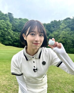 Abe Wakana Instagram - ゴルフ！

初めてコース行ったよ〜🏌️‍♀️(まだ回ってはいない)
めっちゃ気持ち良かった！！

濱弥早プロに教えて頂きました！
ありがとうございました☺️

YouTube「裏なんばちゃん」にて金曜22時に動画公開！
ぜひ緑を感じながらご覧ください⛳️

#全部顔に出るタイプ
#ゴルフ#ゴルフウェア#golf