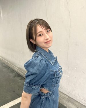 Abe Wakana Instagram - 今日から７月ですね🌻

夏といえば何を思い浮かべますか？
私は、今回はお腹の横部分を出すことで
夏を演出してみました🌻

#jouetie#adidas#ワンピース#夏#夏コーデ#ショート