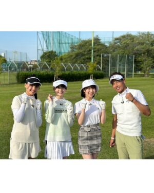 Abe Wakana Instagram - ゴルフ始めました🏌️‍♀️

私、坂下真心ちゃん、池田典愛ちゃんの三人がゴルフに挑戦する動画がYouTubeの「裏なんばちゃん」で毎週金曜🆙

初回はプロの南出仁寛さんに教えて頂きました✨

上手くなるぞー！皆さまぜひ見守っていてください⛳️✨

ちなみに皆さまは、ゴルフのご経験はおありですか？

#ゴルフ#golf#ゴルフウェア#callaway