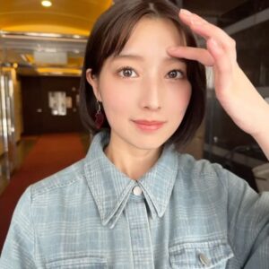 Abe Wakana Instagram - いいお天気〜！
こんなお天気の日には、オデコも出しちゃいますね🔅

デコ出し、たまにはアリですか？🐜
#dazzlin#ワンピース
