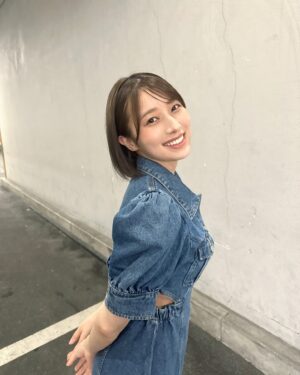 Abe Wakana Instagram - 今日から７月ですね🌻

夏といえば何を思い浮かべますか？
私は、今回はお腹の横部分を出すことで
夏を演出してみました🌻

#jouetie#adidas#ワンピース#夏#夏コーデ#ショート