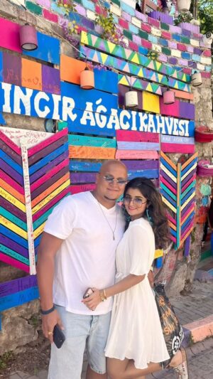 Abhijeet Bhattacharya Instagram - God bless my Children.. wishing you a very happy marriage anniversary..