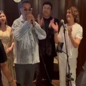 Abhijeet Bhattacharya Instagram - Happy Birthday #AnuMalik  The Anu Malik Page 
Sonu Nigam Alka Yagnik Sameer Anjaan 

#abhijeetunplugged
#sonunigamofficial
#alkayagnik
#SameerAnjaan
#anuradhapaudwal
#abhijeetsongs
#bollywoodcelebrity
#bollywoodsongs
#EntertainmentIndustry
#9XMedia
#Zee
#bollywoodentertainment
#bollywoodsociety