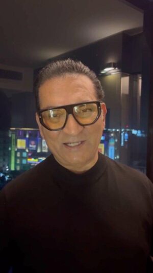 Abhijeet Bhattacharya Instagram - ABHIJEET Live...3rd Feb.. #jakarta #kelapagading #mahakasquarestadium
#abhijeetunplugged
#abhijeetsongs
#teamabhijeet
#bollywoodsongs
#AbhijeetLive
#sunonasunona
#bollywoodmusic
#abhijeetfans
#abhijeetliveinconcert
#bollywood