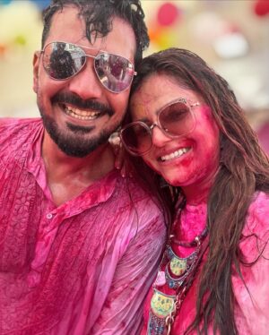 Abhinav Shukla Instagram - E & J’s First Holi 👼🏻👼🏻. @theshilpaagnihotri @rubinadilaik  #holi  Outfit @lucknowicrafts
Styled @stylingbyvictor @sohail__mughal___.