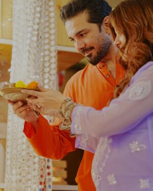 Abhinav Shukla Instagram - Ganpati Bappa Morya 💖🙏🏼… May he bless you and your  families  with health and abundance