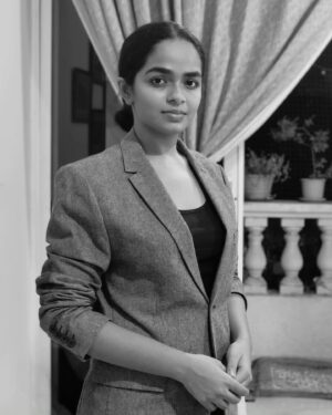 Abhirami Bose Instagram - This song has been on my mind all day so I wanted to find a picture to go with it🫠
.
.
.
@nishantramtekeq @thevocalchord you guys, this is such a lovely song🤍