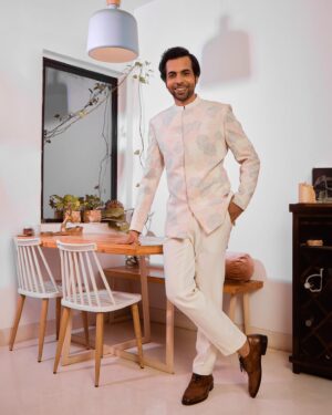 Abhishek Banerjee Instagram - When In doubt  smile :) 😋😋

Styled by @robertson_lyngdoh_
Wearing @chandrikaraamzofficial
Shot by @Mohitvaru
Fashion Asst @aakritii.07

Hair @arbazshaikh6210 
Make up @makeupby.shiva 

#actor #actorslife #fashion #photoshoot #poser