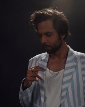 Abhishek Banerjee Instagram - 🫧 dreams on 💭

Styled by @eshaamiin1
Clicked by @vishwagonsalves 
Hair @arbazshaikh6210
Make up @makeupby.shiva kke

#actor #dreamer #actorslife