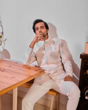Abhishek Banerjee Instagram - Believer ;) 

Styled by @robertson_lyngdoh_
Wearing @chandrikaraamzofficial
Shot by @Mohitvaru
Fashion Asst @aakritii.07

Hair @arbazshaikh6210 
Make up @makeupby.shiva 

#actor #actorslife #poser