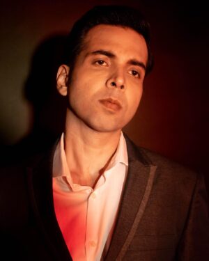 Abhishek Banerjee Instagram - Show is just getting started ;) 🥂

@trunkmotionpictures 
@ryan_cube
@palka_sodhi

Hair @arbazshaikh6210 
Make up @makeupby.shiva 

#actor #poser #actorslife