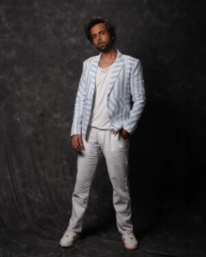 Abhishek Banerjee Instagram - #Apurva mummy ko dikhaun ?
#disneyplushotstar

Stripe blazer look : 
@nmstudio 
Styling @eshaamiin1 
Photographer: @vishwasgonsalves

Assisted by 
@the_little_lens
@yg.india