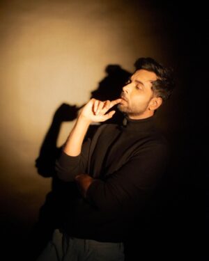 Abhishek Banerjee Instagram - Thoughts will come n go .. mindset will remain ;)

@trunkmotionpictures 
@ryan_cube
@palka_sodhi

Hair by @arbazshaikh6210 
Make up @makeupby.shiva