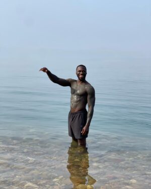 Abimbola Osundairo Instagram - I’ve been to the lowest point on Earth, it can’t get any lower than this 😉 
2024 it’s only up from here  w-ll-h