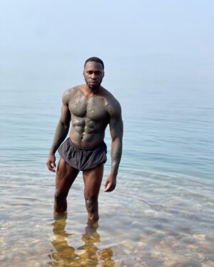 Abimbola Osundairo Instagram - I’ve been to the lowest point on Earth, it can’t get any lower than this 😉 
2024 it’s only up from here  w-ll-h