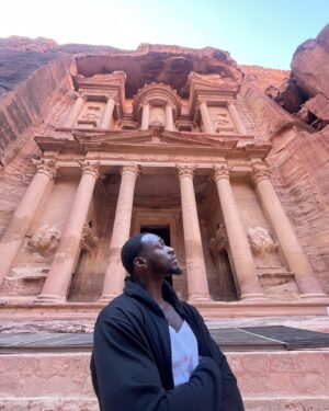 Abimbola Osundairo Instagram - The 8th Wonder spending time with the 7th Wonder of the world 🌍 
#Space