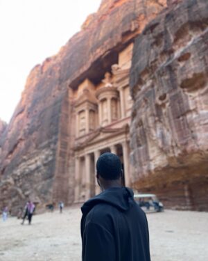 Abimbola Osundairo Instagram - The 8th Wonder spending time with the 7th Wonder of the world 🌍 
#Space