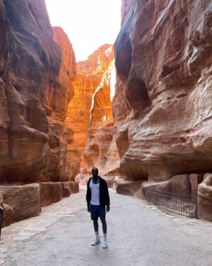 Abimbola Osundairo Instagram - The 8th Wonder spending time with the 7th Wonder of the world 🌍 
#Space