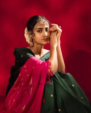 Abitha Venkat Instagram - Write a caption..
.
..

Ft @abithavenkataraman shot by @prachuprashanth 

Makeup @deepz_beautyjourney 
Styled by @indu_ig 
Hairdo @_stylenart_ 
Jewellery @stylorisilver
.
..
#saree #photoshoot #photooftheday #fashionphotography #trending #abithavenkat #trending #instagram #divine #malli
