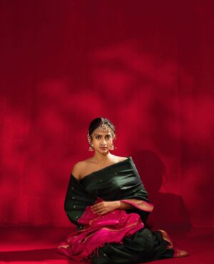 Abitha Venkat Instagram - Write a caption..
.
..

Ft @abithavenkataraman shot by @prachuprashanth 

Makeup @deepz_beautyjourney 
Styled by @indu_ig 
Hairdo @_stylenart_ 
Jewellery @stylorisilver
.
..
#saree #photoshoot #photooftheday #fashionphotography #trending #abithavenkat #trending #instagram #divine #malli
