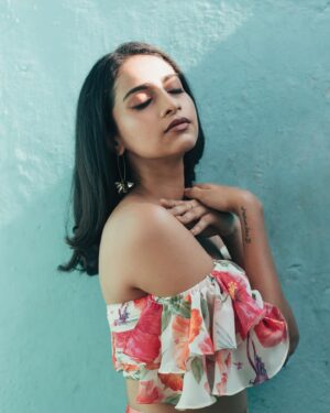 Abitha Venkat Instagram - Summer and flowers 🌺 
.
Captured by @dwarakesh.iyengar 
Wearing @shilpavummiti 
Styled by @priyaharie 
MUAH by @aura_makeoverartistry 
.
..
#Chennai #streetphotography #summer #florals #jumpsuits #India #chennaimodel