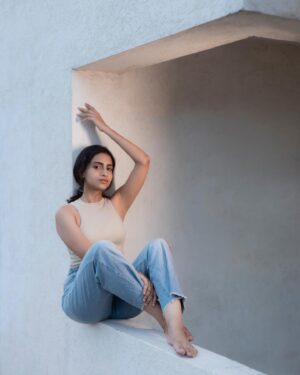 Abitha Venkat Instagram - 🤍🐧
On cam: @irst_photography 
.
..
#mottamadi #breeze #photoshoot #chennai #india #model #casual