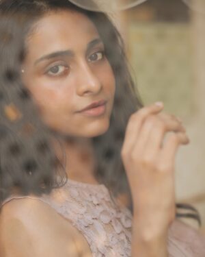 Abitha Venkat Instagram - Nice pics but I don’t drink coffee anymore cuz of acidity 🥱 
..
Team @watt.san_graphy @sat_narain 
Dress thrifted from @therebirthcollective 🌹
.
..
#coffee #pingtime #longtimenosee #chennaiphotography #cafe