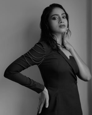 Abitha Venkat Instagram - Wanted to post something yellow today but posting grey with a yellove heart 💛 
.
Shot by @dhakshinkrishnanphotography 
Styled by @priyaharie 
Makeup and hair by @snehamnj @hair_by_naemat 
..
…
#model #photo #fashionphotography #csk #2023 #chennai #blackandwhite