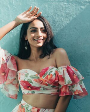 Abitha Venkat Instagram - Sun tans and SPFs. What would we all do without these summers? ☀️
.
..
#summer #photography #model #laughs #chennai #india #actor #suntan